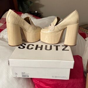 SCHUTZ Beige Croc-Embossed Platform Heels